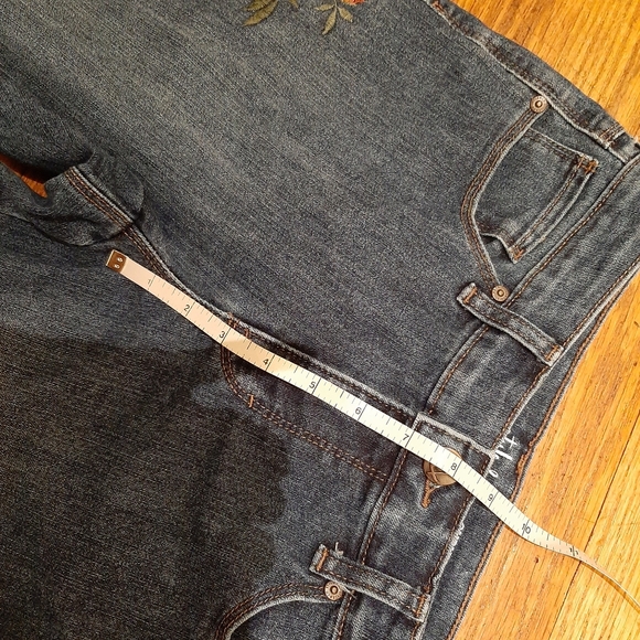 Style & Co embroidered jeans - Picture 9 of 13